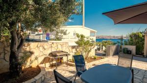 Villa Figs beachfront apartman 1 by Villas Guide