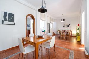 Central House with Terrace & Patio by ELE Apartments