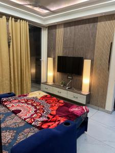 Modern Luxury 2BHK APT Laxman Jhulla Beach WaterFall Tapovan