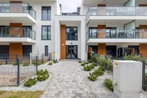 Green Coast Apartment by rentmonkey