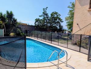 Maison de vacances avec grande piscine près de la mer