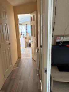 Sleeps 8 guests lovely 3 Bedroom Golden Gate Towyn