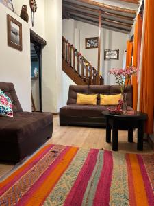 Home 6BR - 3 Min from Main Square