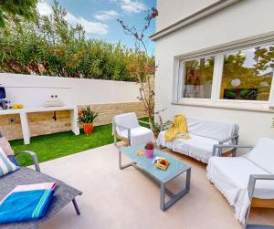 Apartamento Nueva Vida en Dénia a 50m de la playa Terraza privada y barbacoa by Family Homes Rentals