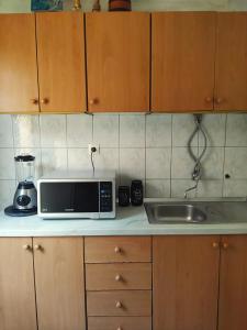 Beautiful room with bathroom first row to the sea with separate shared kitchen - Nin