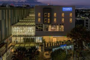 City Express by Marriott La Raza