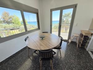 Seafront Villa with Pool Few Steps from the Beach