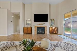 Queen Creek Home w King Beds & Filtered Showers