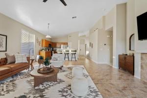 Queen Creek Home w King Beds & Filtered Showers