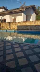 Casa no Condomínio Morada da Praia com piscina
