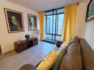 Beautiful Apartment close Barrio Italia, metro with Wi-Fi, suitable for working remotely