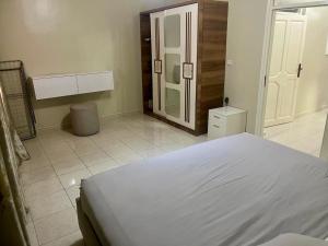 Sea View 2BR Apartment Near king Palace