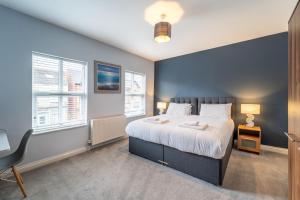 4 Bedroom Stylish House in Redditch - Free Parking