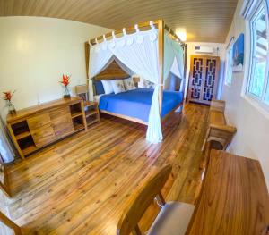 Red Frog Bungalows Ocean Resort