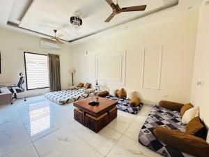 Modern 1BHK flat with AC WiFi Kitchen in Kharar