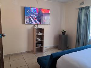 25 Jacaranda Lodge & Backpackers