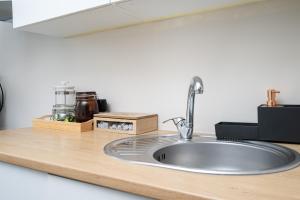 Apartment 6 - Cozy 2BR Apartment, Bus Station, Easy City Access
