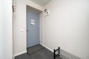 Apartment 6 - Cozy 2BR Apartment, Bus Station, Easy City Access