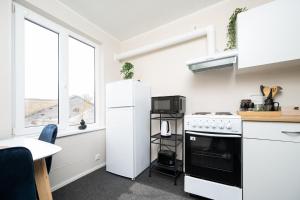Apartment 8 - Bright 2BR Apartment, Near Centre, Airport Access
