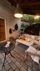 Hidden Rock Cottage - Romantic reatreat and hot tub