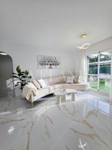 VELA ONE - Luxury 2 Bedroom - Terrace - Pool - Walk to Puerto Banús & Beach