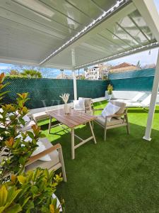 VELA ONE - Luxury 2 Bedroom - Terrace - Pool - Walk to Puerto Banús & Beach