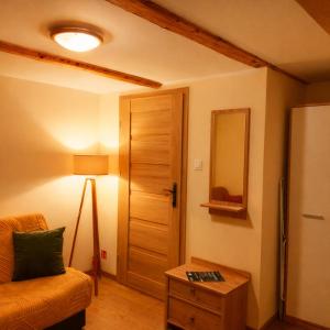 Dom na Przedgórzu-Spokojny pobyt blisko górskich tras