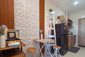 1BR Condo with Balcony I Pool I Gym Near Airport and Mall