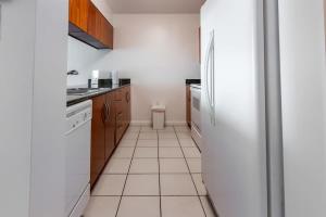 32nd Floor Brickell Condo with Bay Views & Balcony