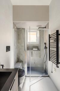 New Luxury Flat front Metro - Asia Sleeps