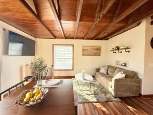 Sunlit Loft, Near GSP and Private Entry