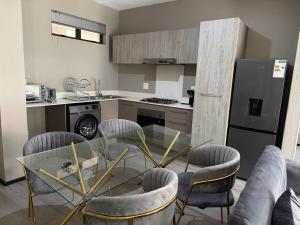 Luxury 2Bed 2Bath Apt With Private Garden And Pool Access in Sandton