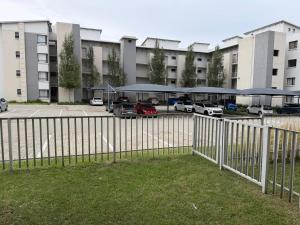 Luxury 2Bed 2Bath Apt With Private Garden And Pool Access in Sandton