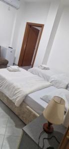 Bar-Restaurant-Hotel-Familja