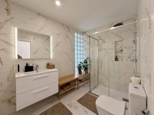 2BR Almada Velha with River & Skyline Views