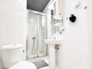 Modern Central Studio - 3 min walk to lake