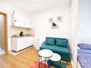 Modern Central Studio - 3 min walk to lake