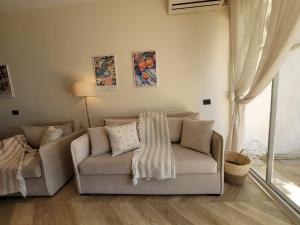 Sunset Seaview Apartment with private patio Dhërmi