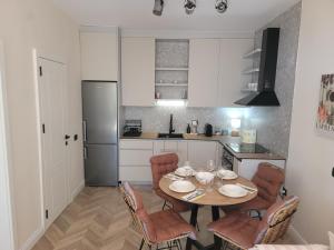 Sunset Seaview Apartment with private patio Dhërmi