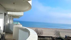 Axxis Beachfront Sea View Aparthotel