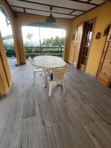 Villetta vista mare con piscina, giardino e parcheggio privato