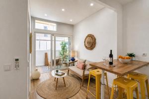 Sunny Terrace Steps to Beach, by TimeCooler