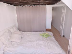 Beautiful 2-Room Apartment in Provence, Galeries Lafayette
