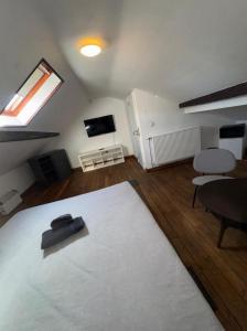 Elegant 1BR Stay with Contemporary Design in Liège