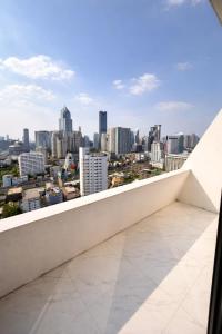 Omni Tower Condo with City Skyline Views in Bangkok Nana