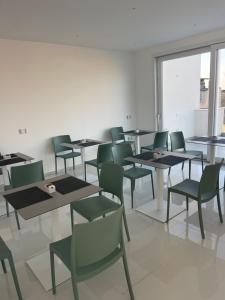 Gheloi Room
