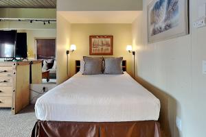Timberline Condominiums Studio Deluxe Unit 218