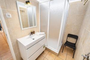Casa do Mike - Cozy 1 Bedroom Apartment Steps from the Beach