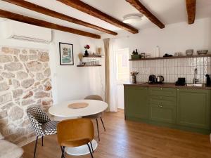 Soul&Stone - Old town apartment