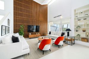 Avant-Garde Villa In Reserva Del Higuerón, Malaga